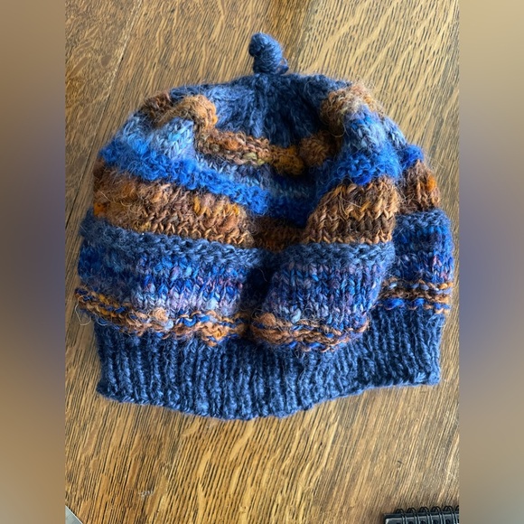 Hand spun wool, hand knit hat in beautiful colors of blue and rust. Beanie style - Picture 8 of 8